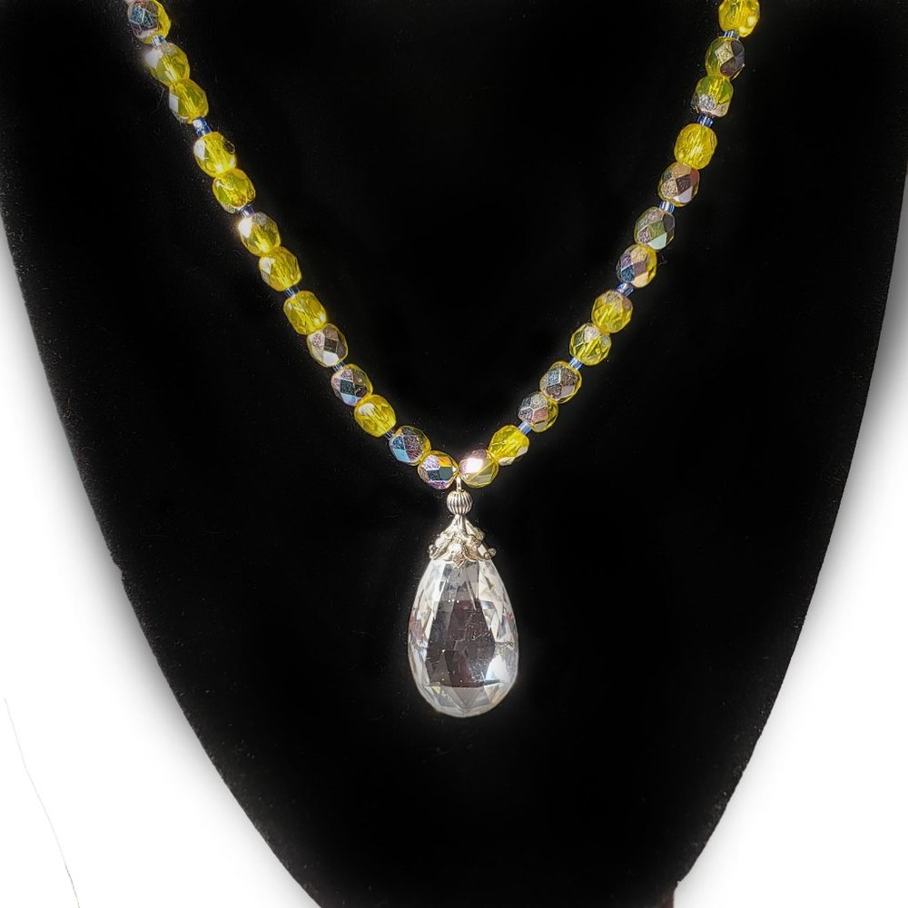 Artisan Crystal bead w/Teardrop Pendant Necklace